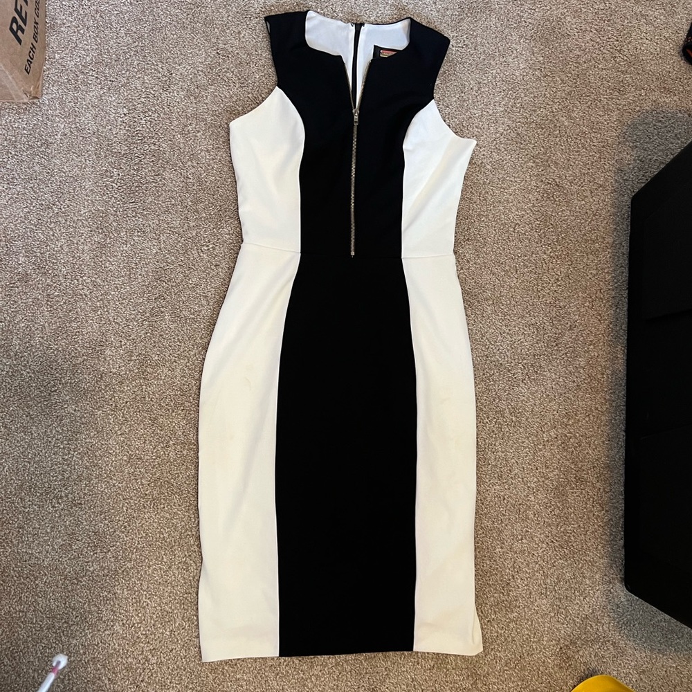 Gorgeous color-block black & white sheath dress. Size M (6/8). Alexia Admore.